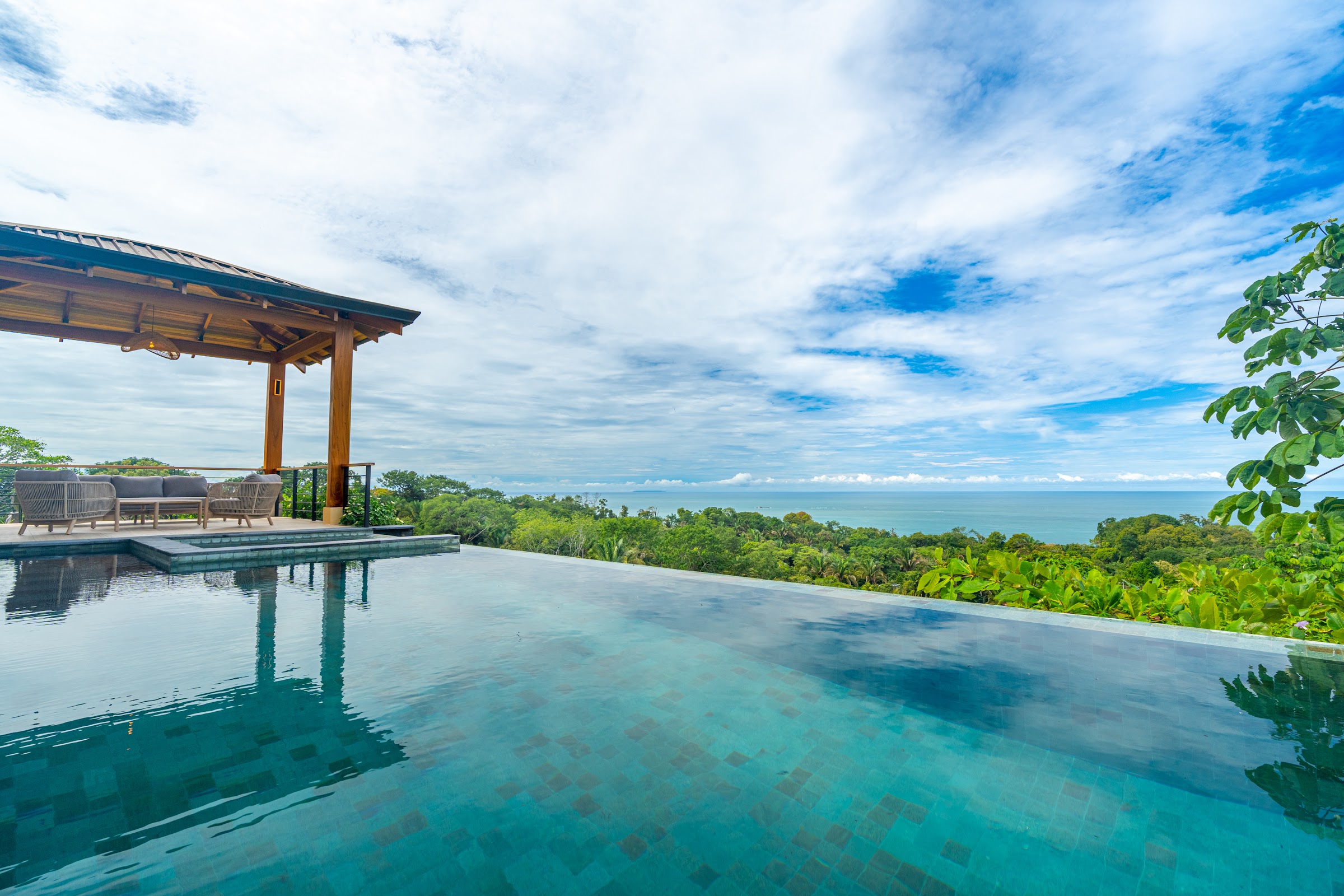 Villa Del Cielo infinity pool overlooking the Pacific at Farmstead Collection